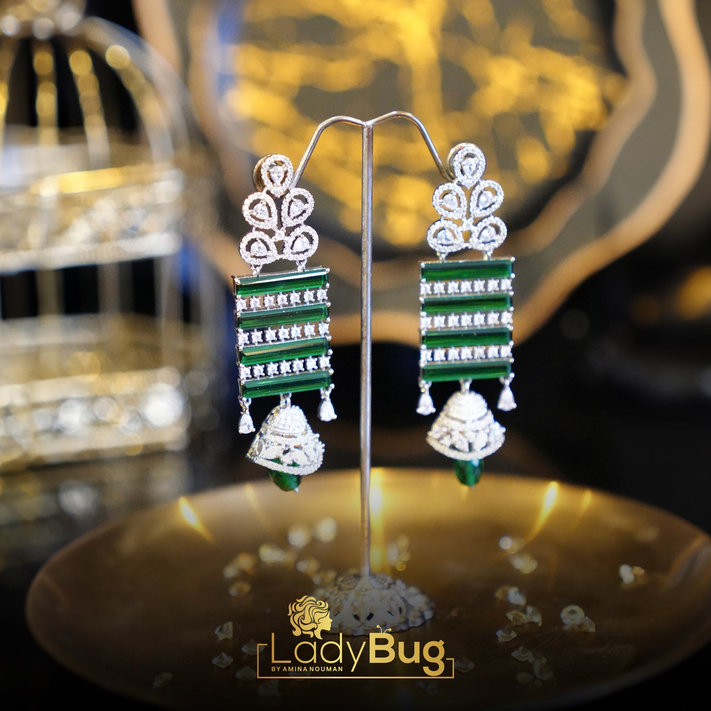 Rhodium-plated earrings with Ad stone and emerald color