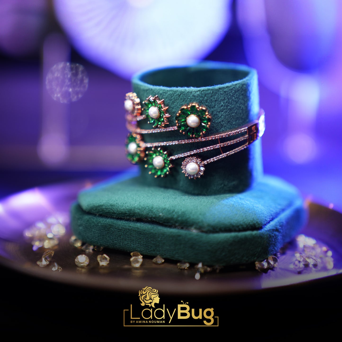 Bracelet with Emerald and white stones