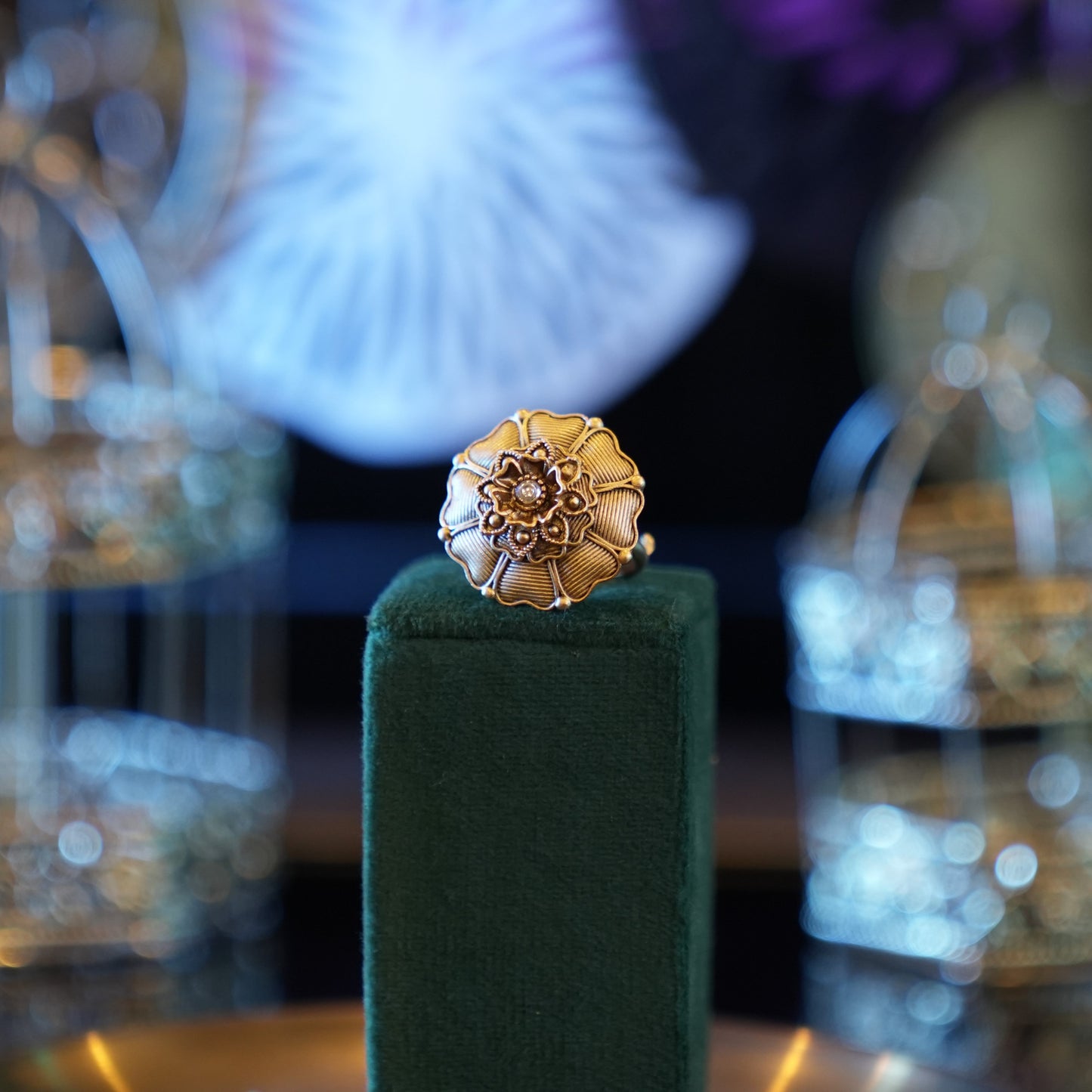 Rajwari ring with white and rubi stone
