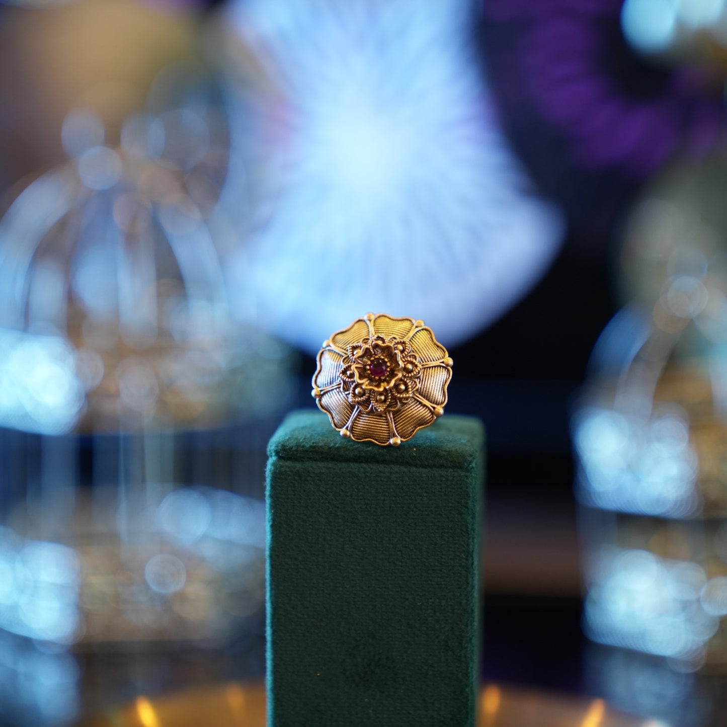 Rajwari ring with white and rubi stone