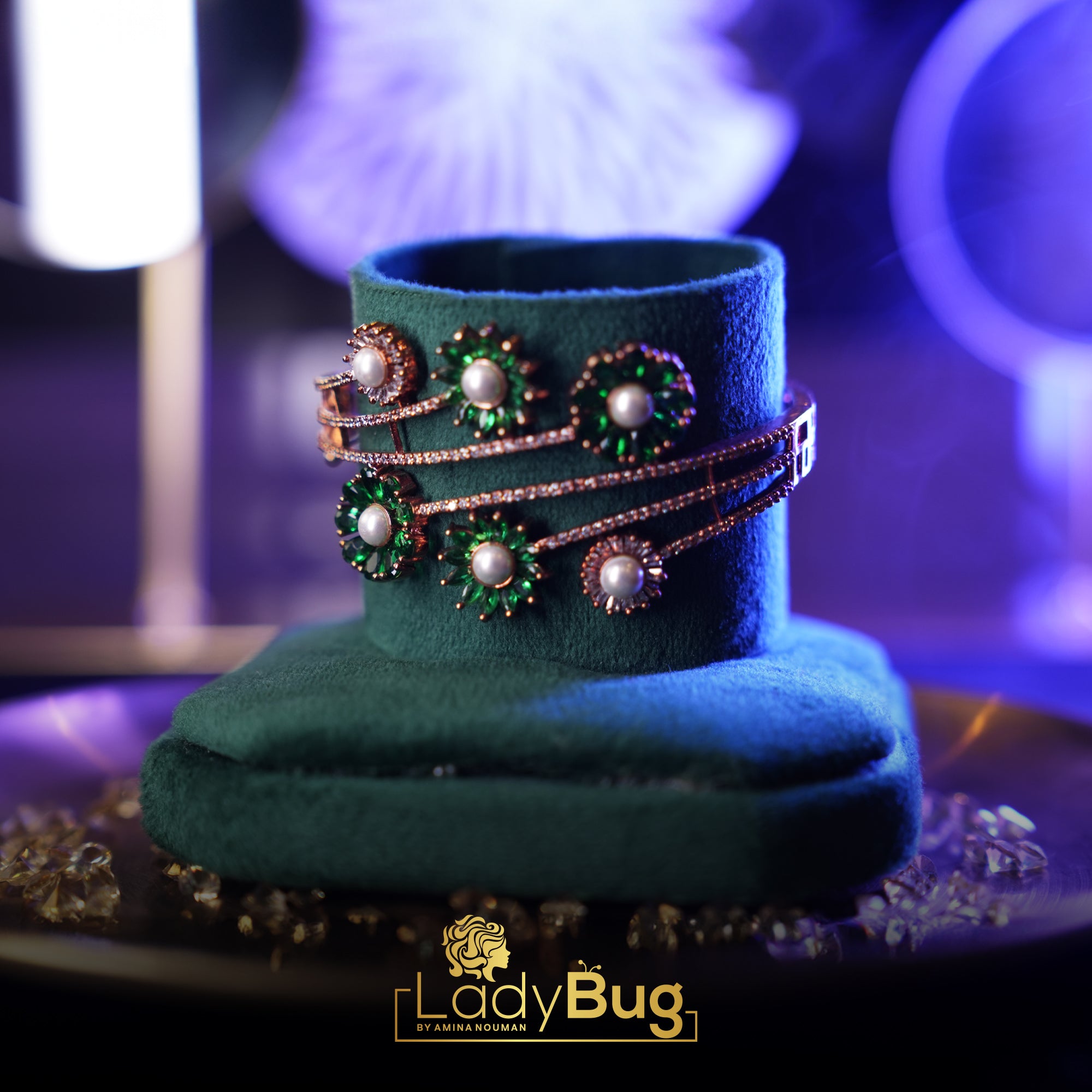 Bracelet with Emerald and white stones