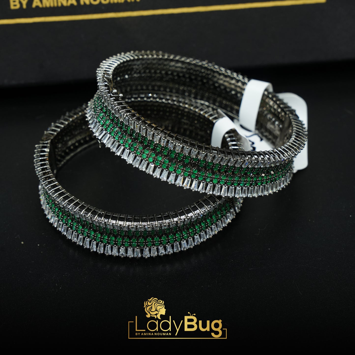openable Kara in Emerald color and Victorian polish