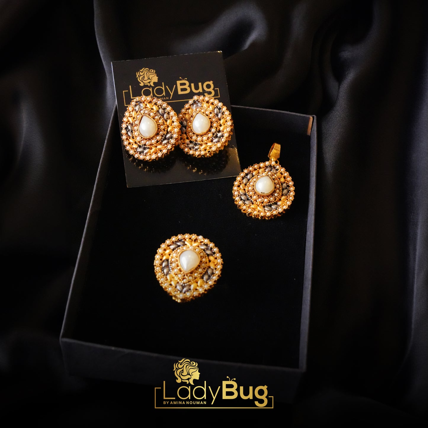 gold-plated pendant set with white pearls