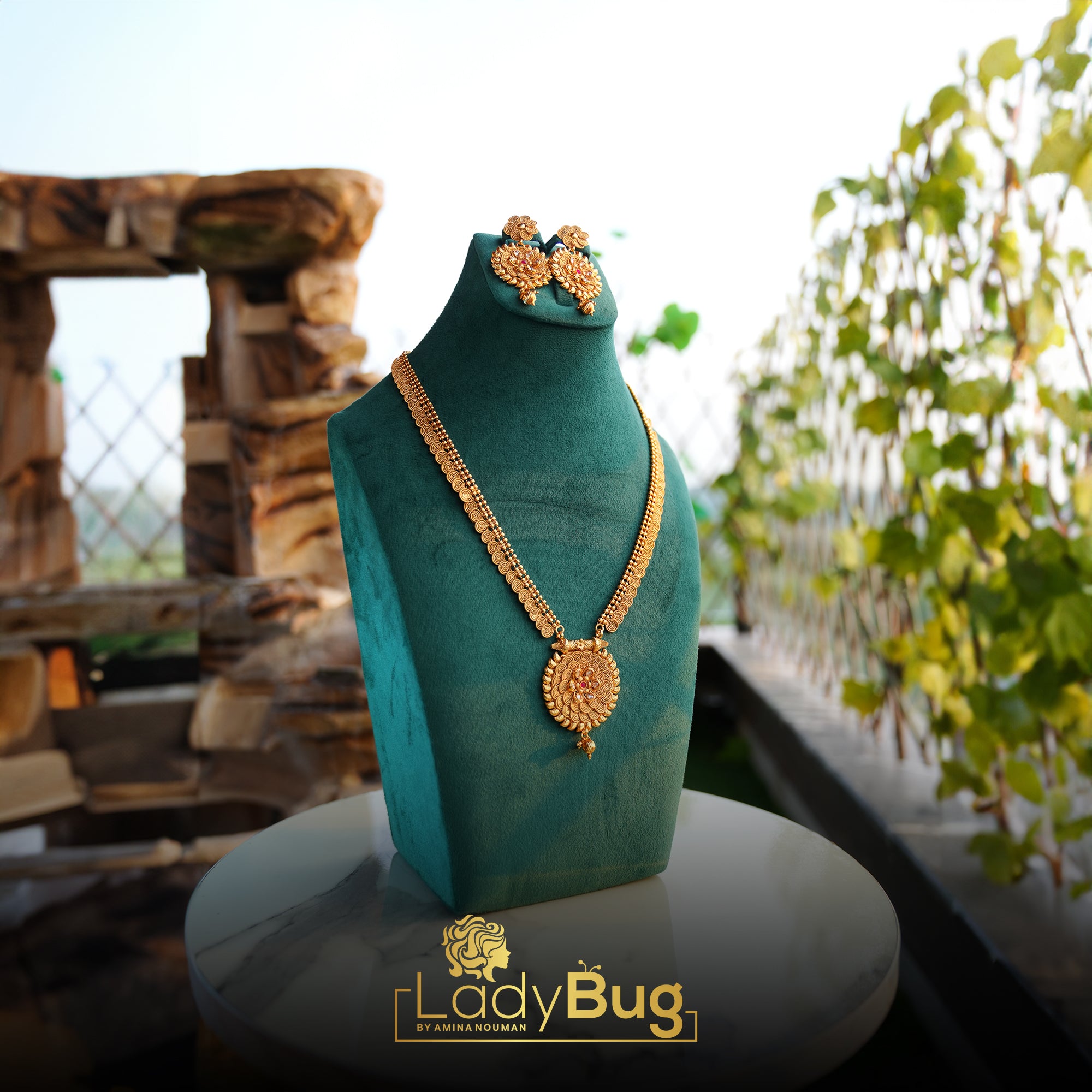Gold-platted necklace set