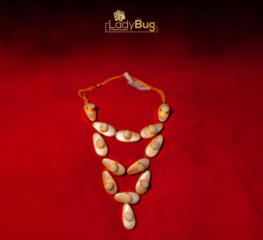 Mother Pearl Necklace with Mint stones