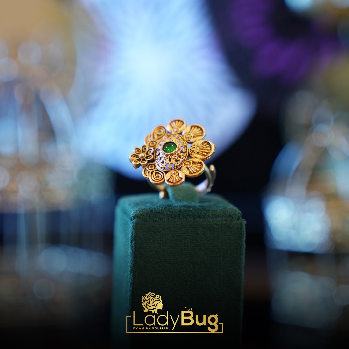 Rajwari ring with emerald stone