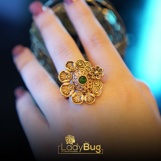 Rajwari ring with emerald stone