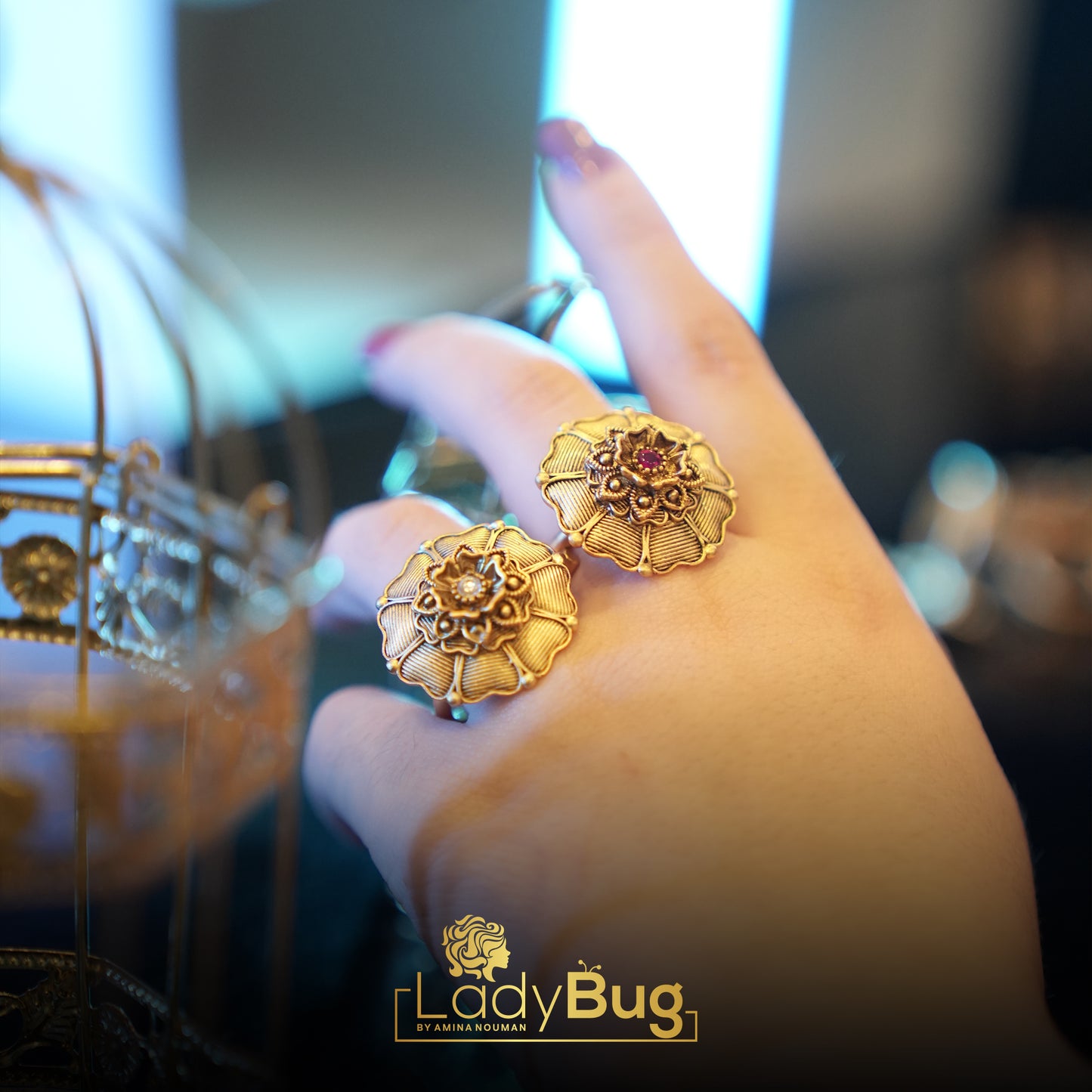 Rajwari ring with white and rubi stone