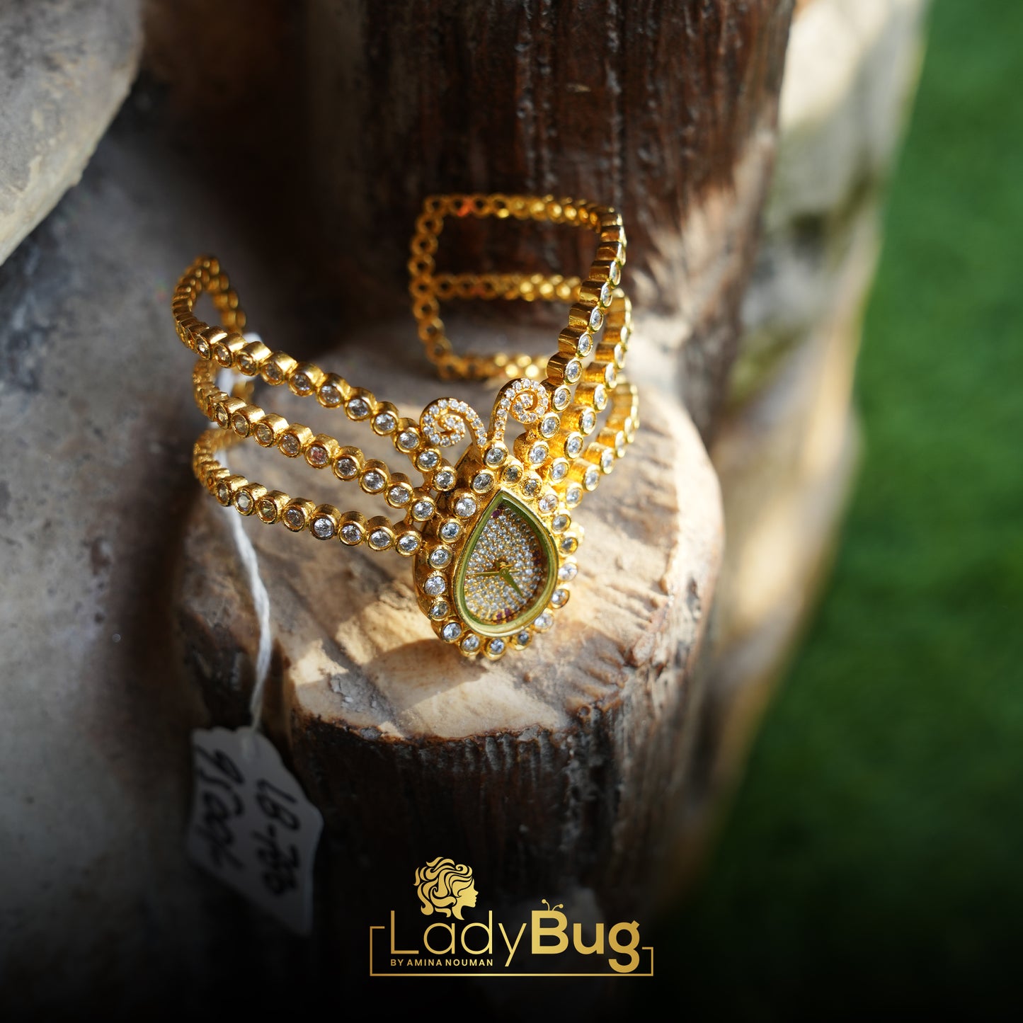 Adjustable, gold-plated watch encrusting Swarovski stone