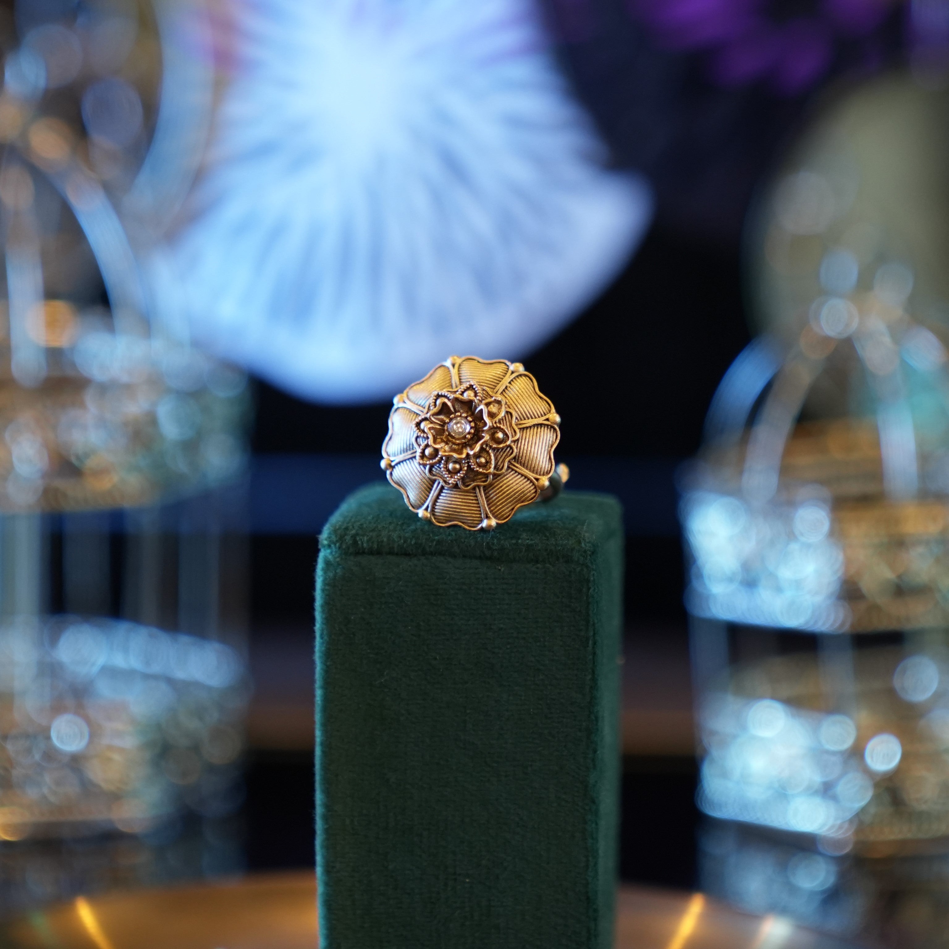 Rajwari ring with white and rubi stone