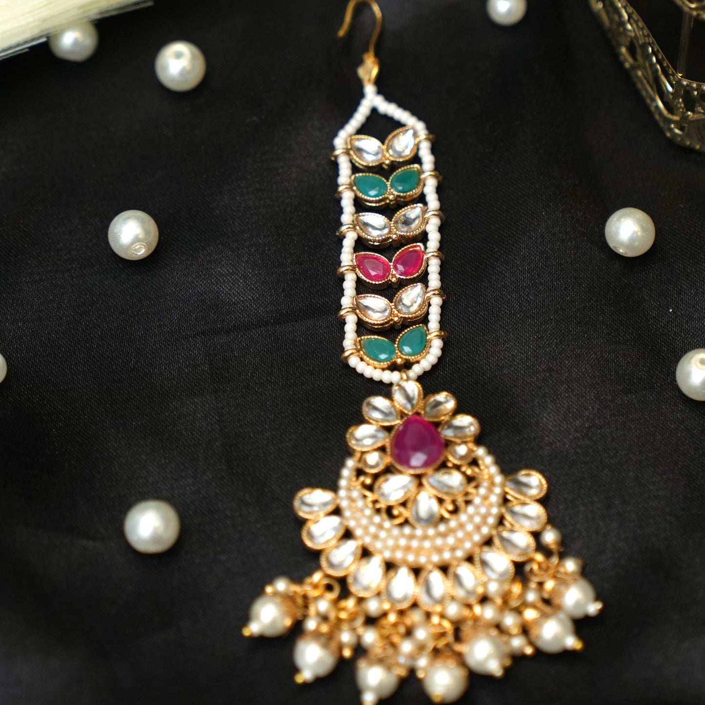 Kundan Bindiya, with Ruby and Emerald Stones