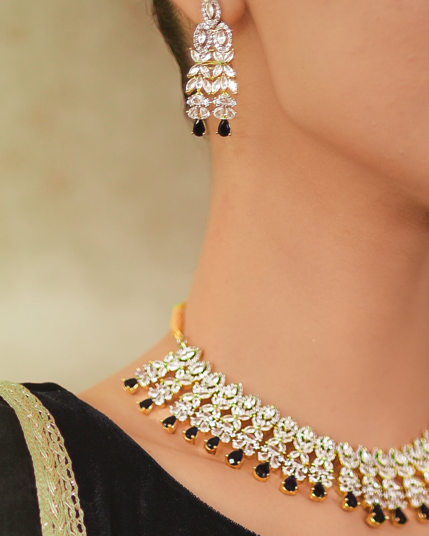 Gold-plated set with Ad Zircon & Sapphire stone