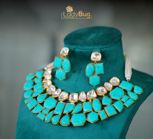 Uncut Kundan Set with Carved Feroza