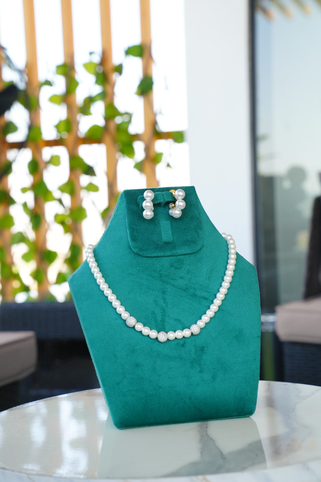 Freshwater pearls neckline and earrings