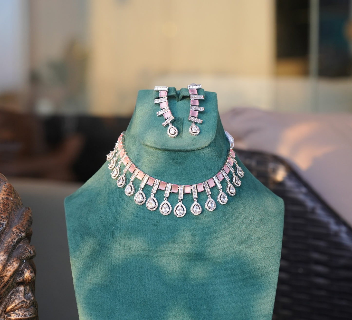 Rhodium-plated set with powder-pink stones