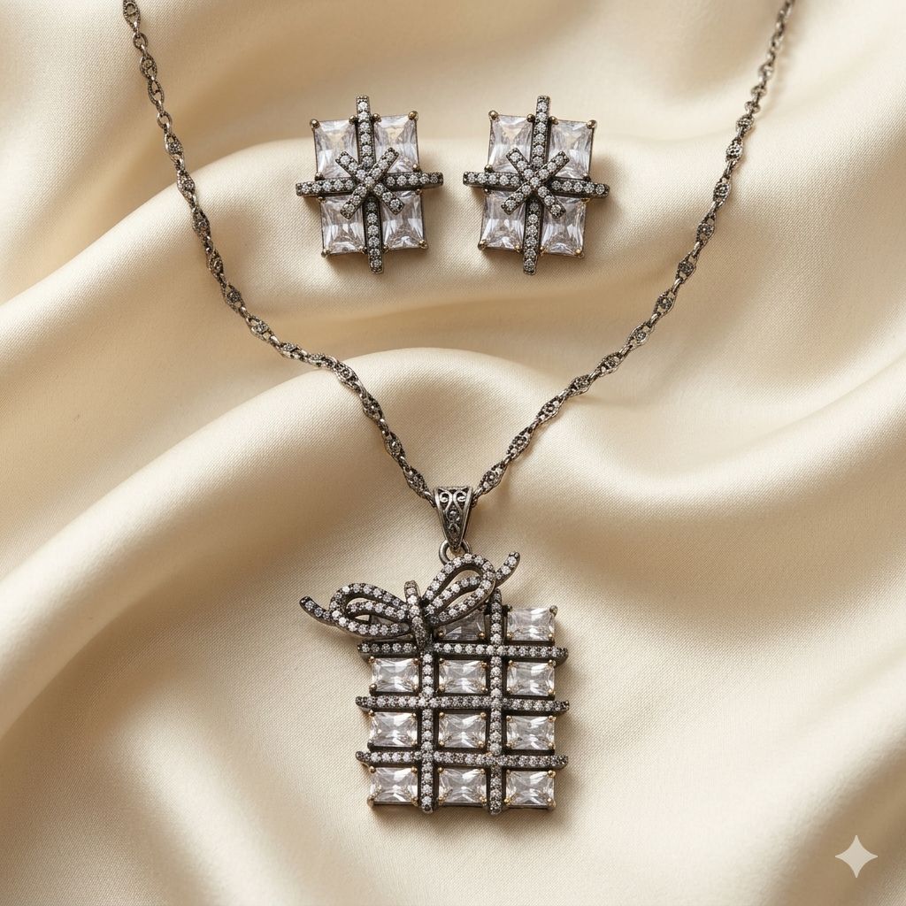 Victorian Polish Pendant Set